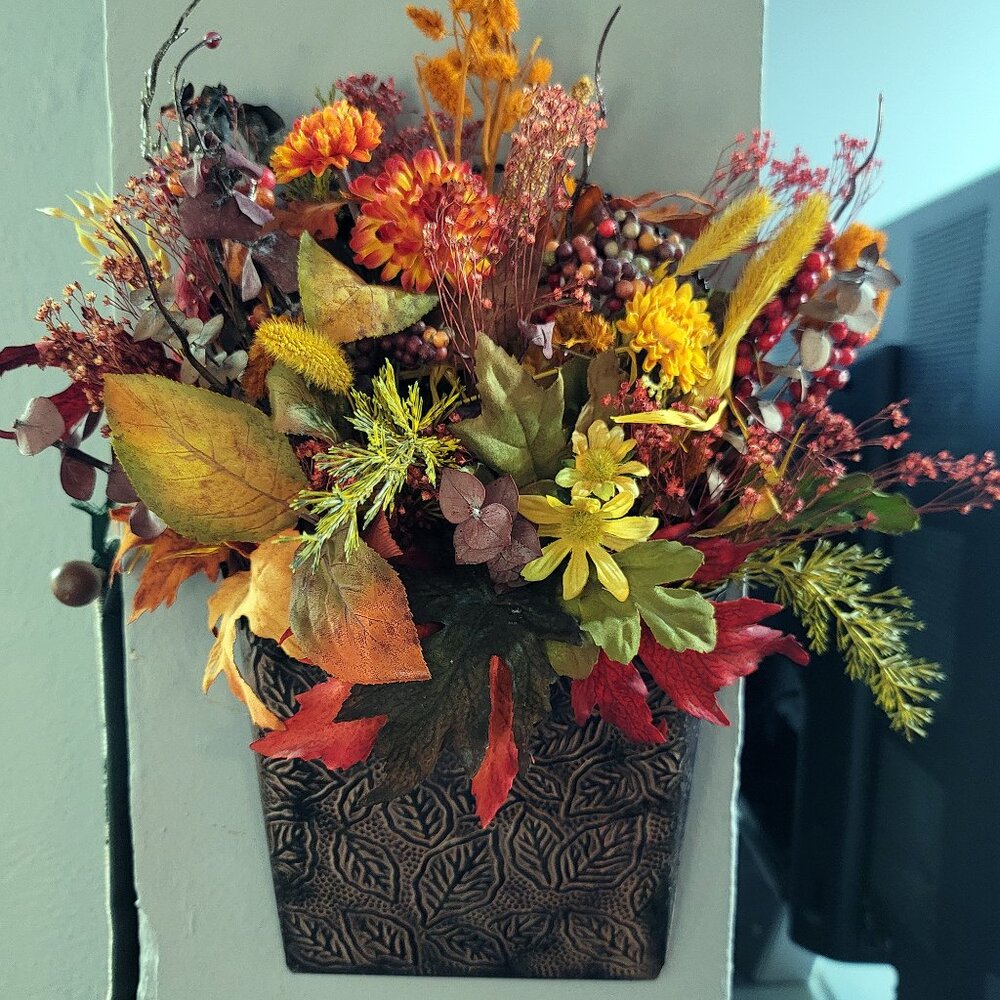 Hosley Fall Planter Metal Basket Wall Hanging Artificial Flower Decor